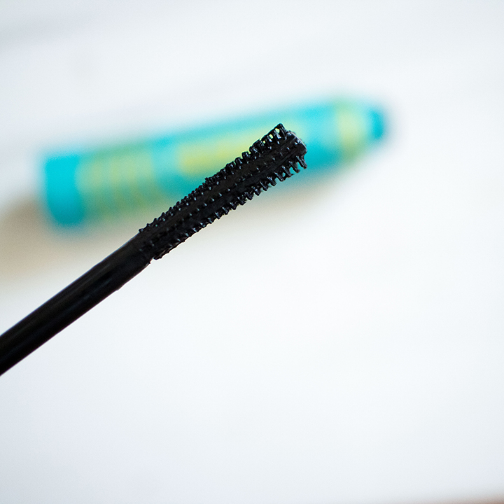 The Beauty Vanity | COVERGIRL Super Sizer Mascara Review