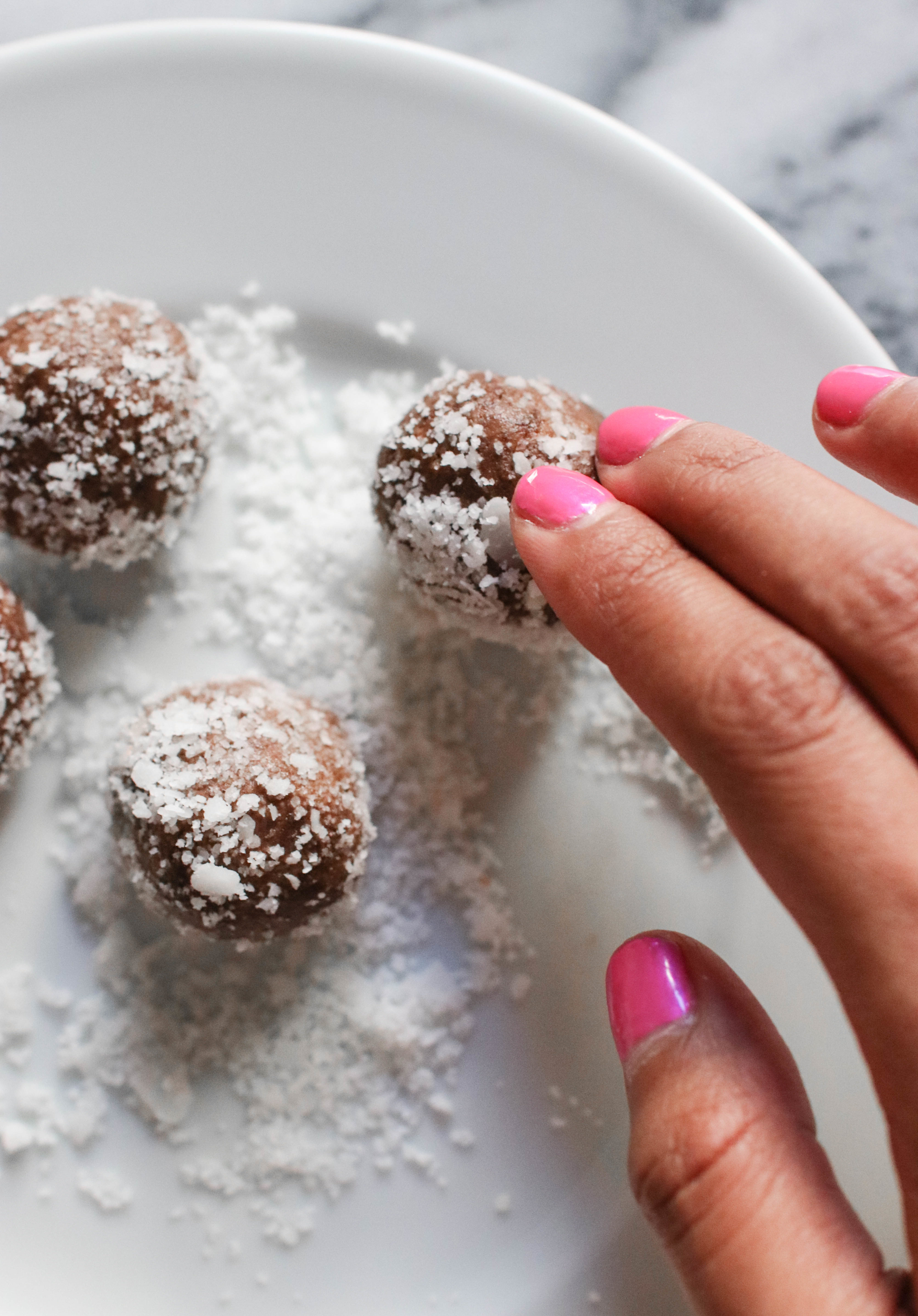 Vital Proteins Collagen Whey Cocoa Coconut Proteins Balls Recipe | The Beauty Vanity