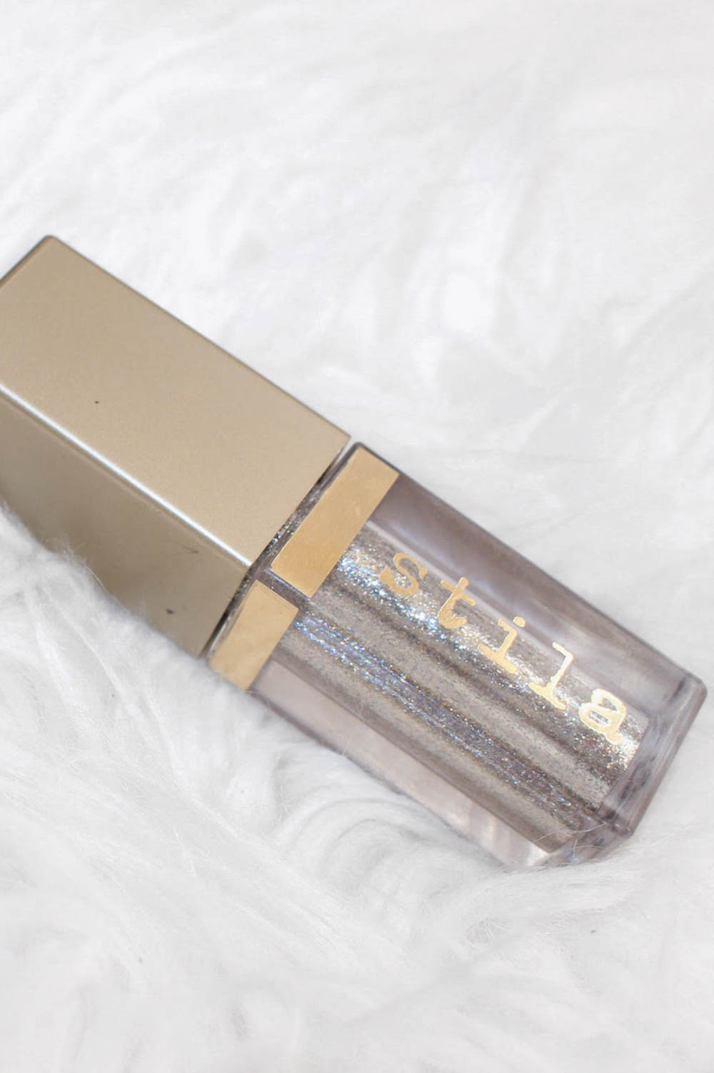 STILA Magnificent Metals Glitter & Glow Liquid Eyeshadow Diamond Dust | 5 holiday party glitter makeup products | @glowonblog | The Beauty Mirror | The Beauty Vanity