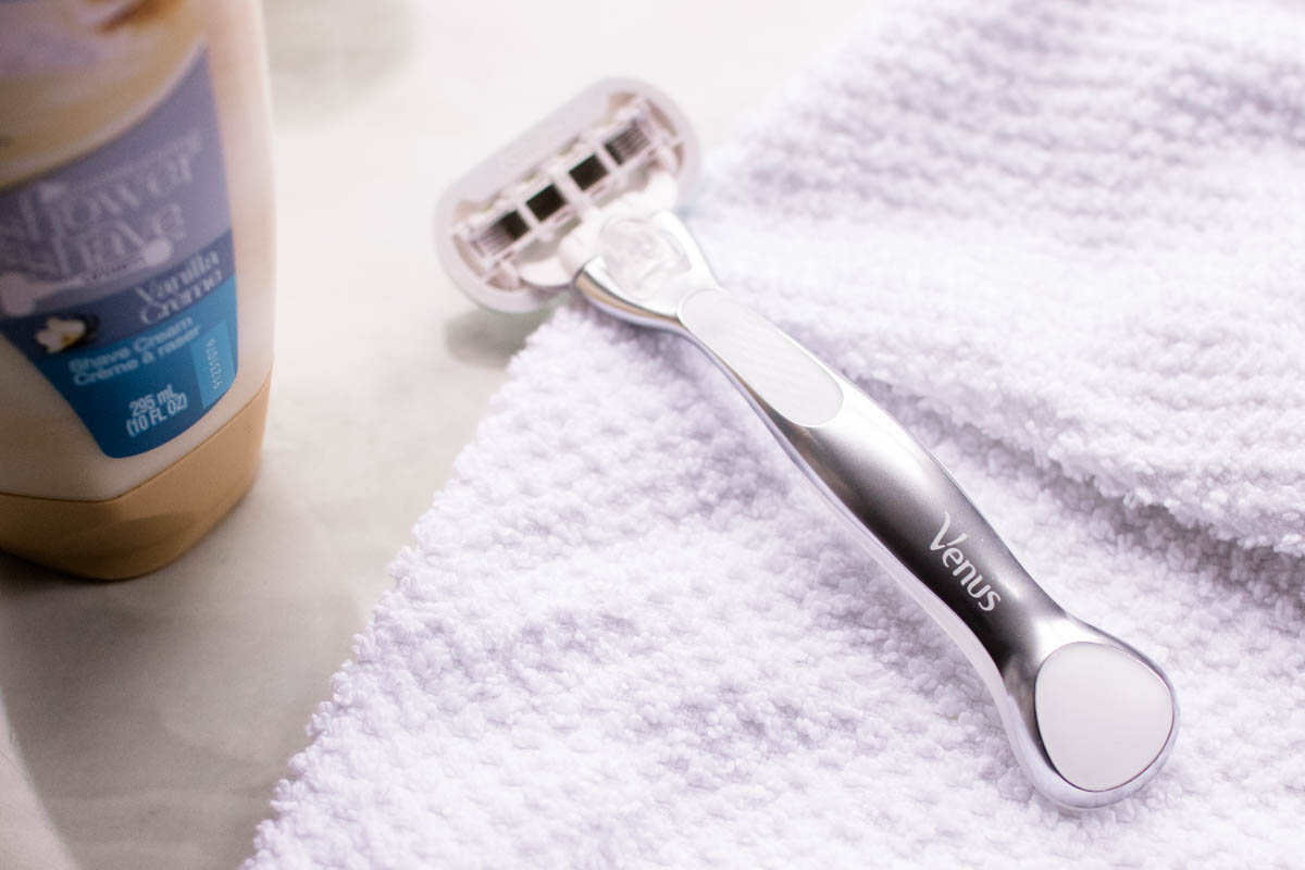 Venus Platinum Extra Smooth Razor Review | The Beauty Review | The Beauty Vanity