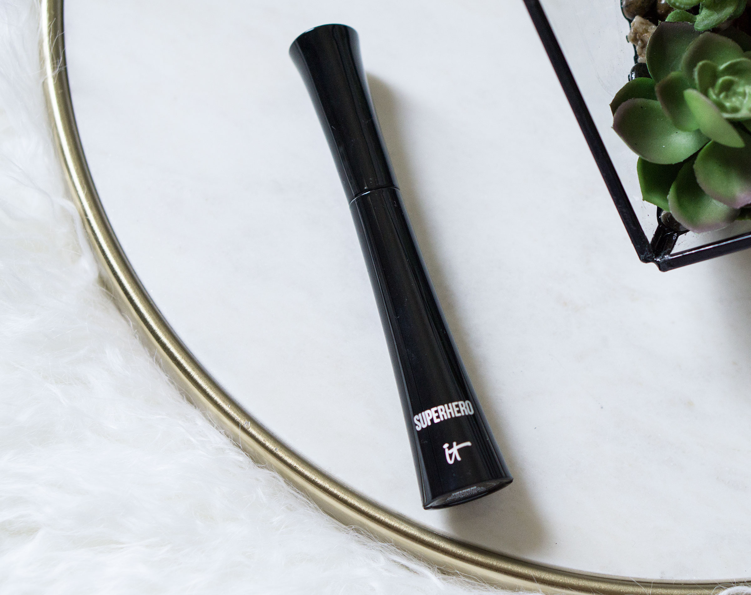 The Beauty Vanity | IT Cosmetics Superhero Elastic Stretch Volumizing Mascara Review