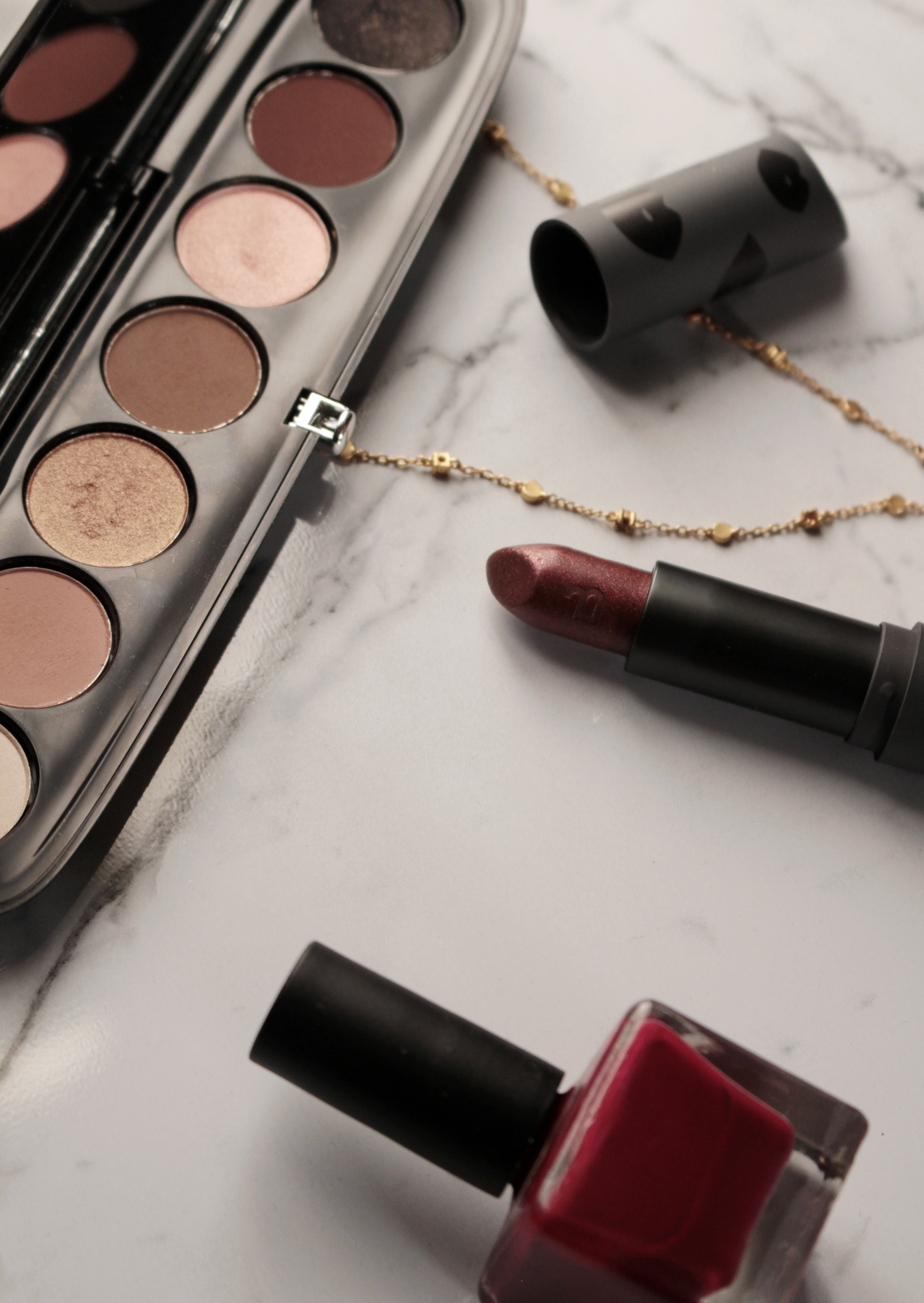 Lazy Girl Night Out Winter Makeup Look | Bite Beauty Amuse Bouche Spiced Plum | Marc Jacobs Eyeconic Eyeshadow Palette Glambition | The Beauty Mirror | Beauty Vanity